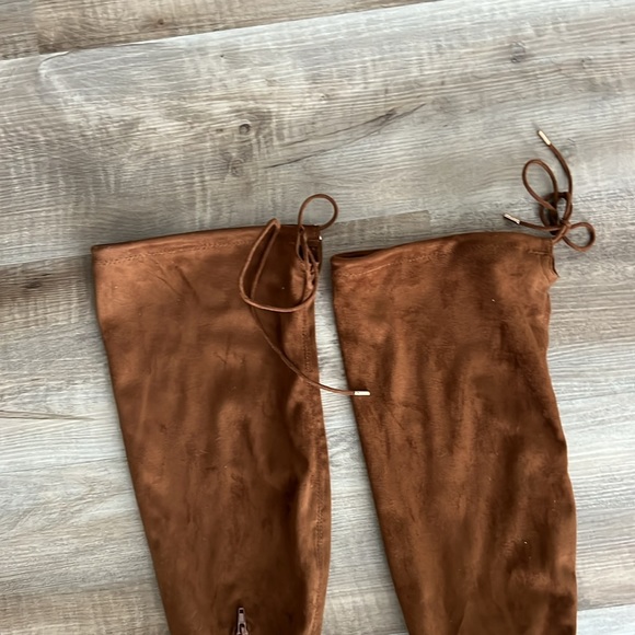 Over the knee boot - Picture 5 of 9